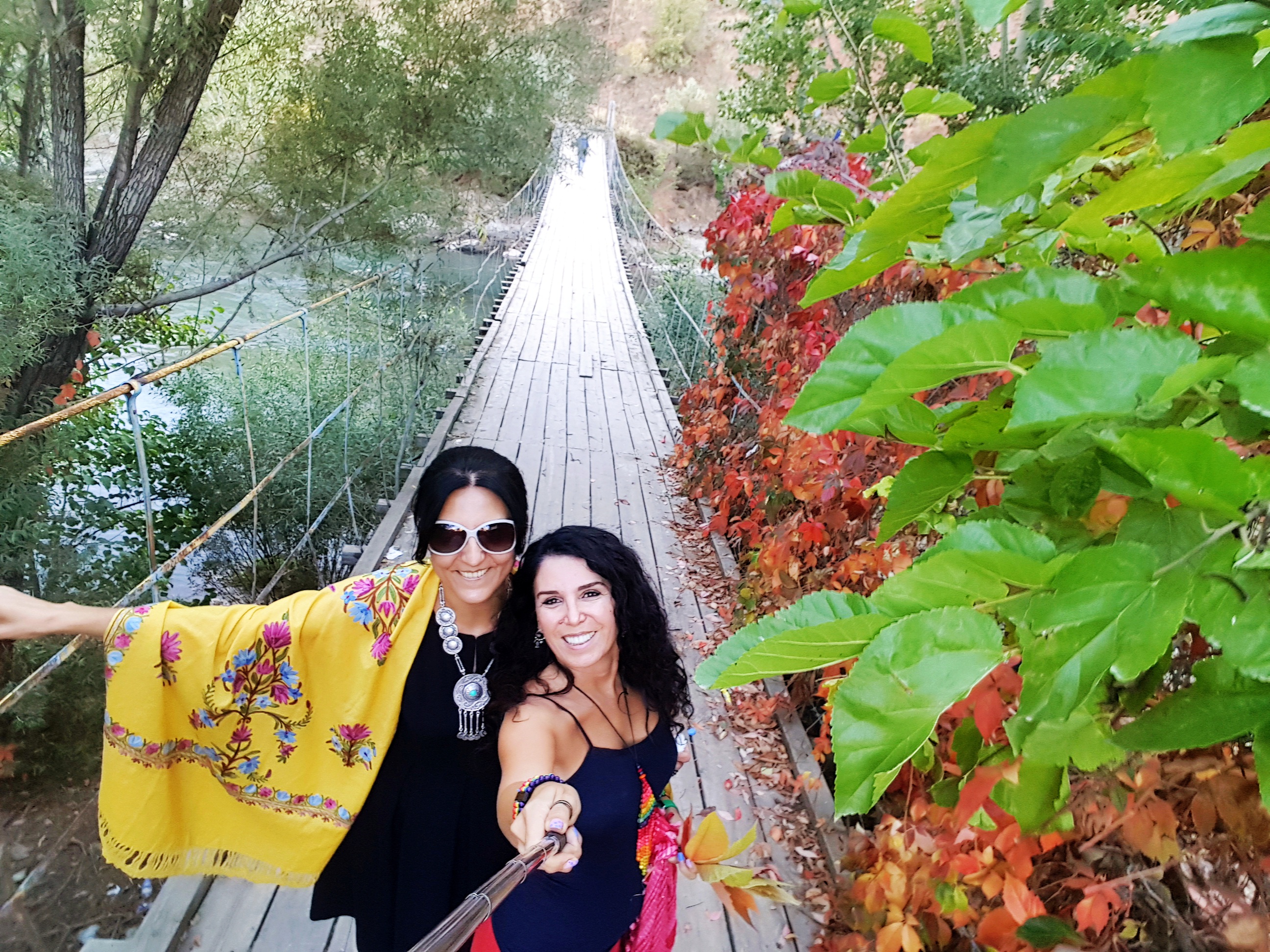 Munzur Çayı asma köprü, Hülya'yla