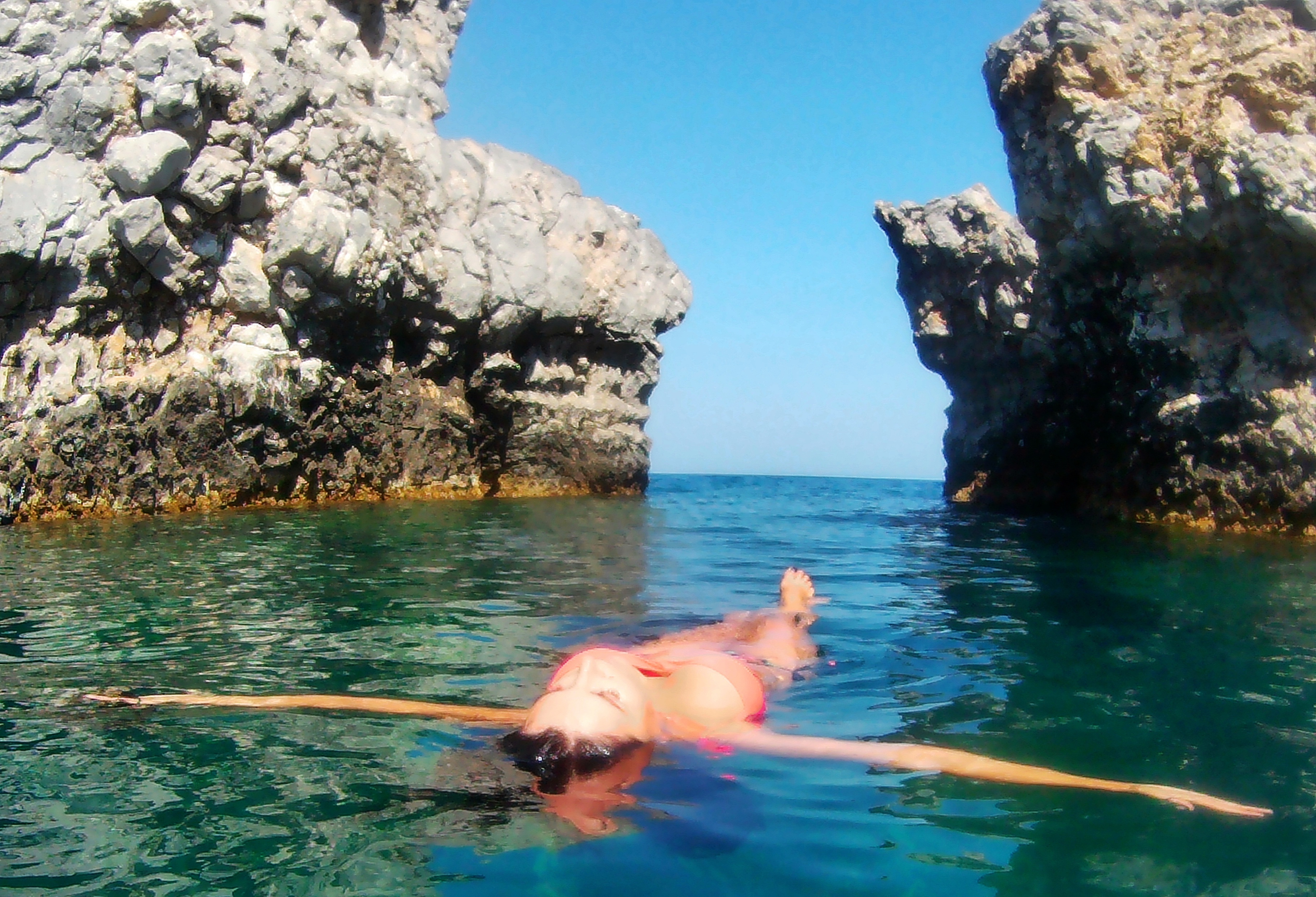 Lindos tepeden göl gibi gözüken deniz