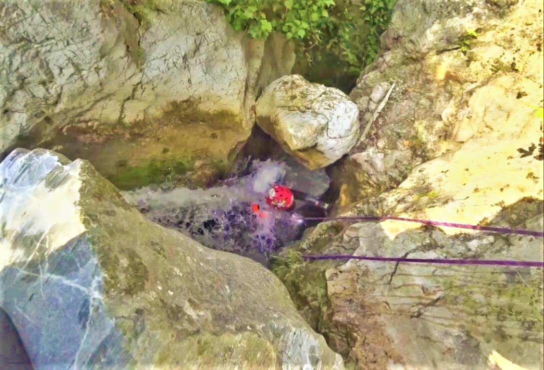 Adaca Kanyonu Delikli Şelale de sular tepeme iniyor