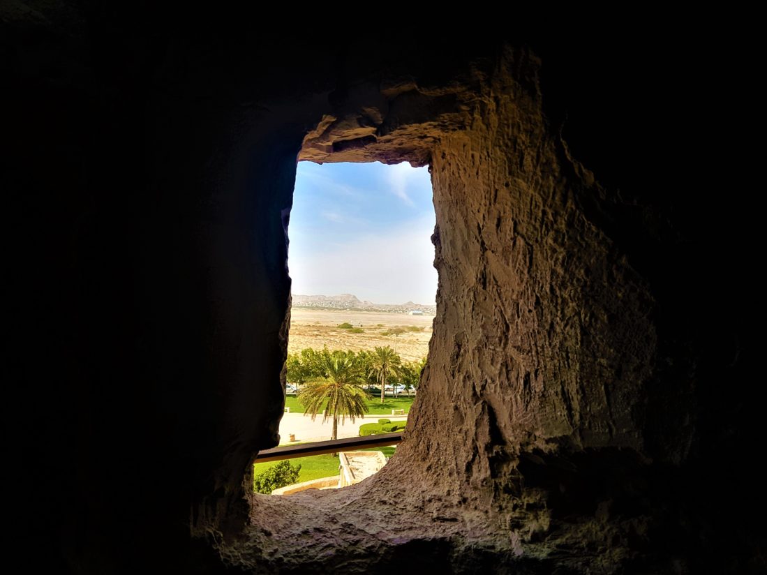 Keşm Adası, Kharbas Mağaraları