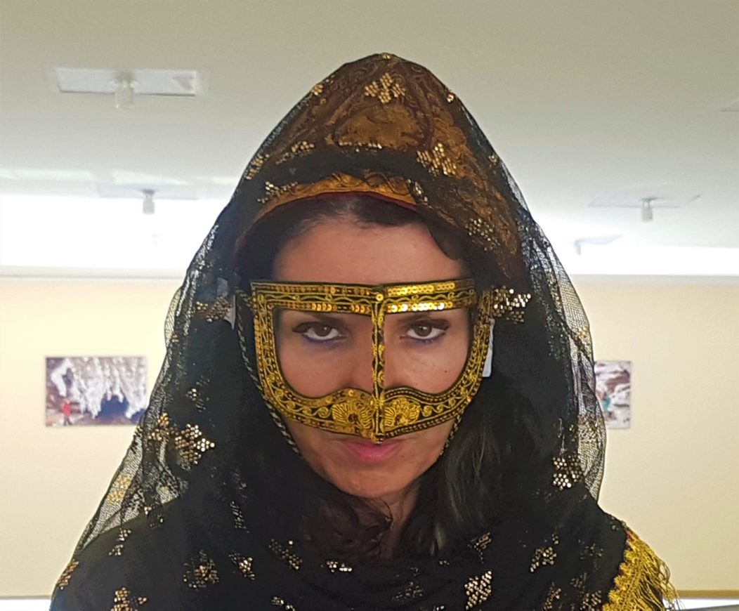 Keşm Adası kadınlarının kullandığı geleneksel maske