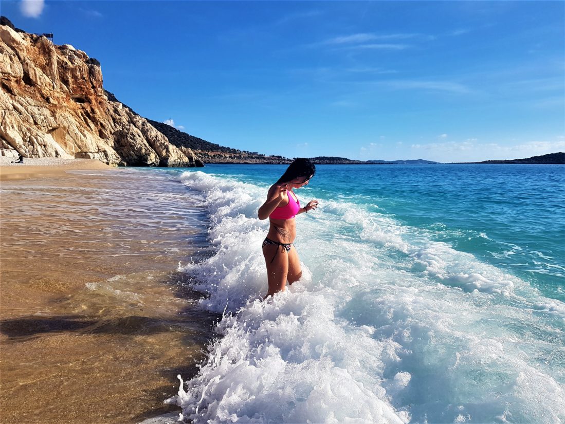 Kaputaş Plajı, Şubat ayında deniz sezonunu açarken