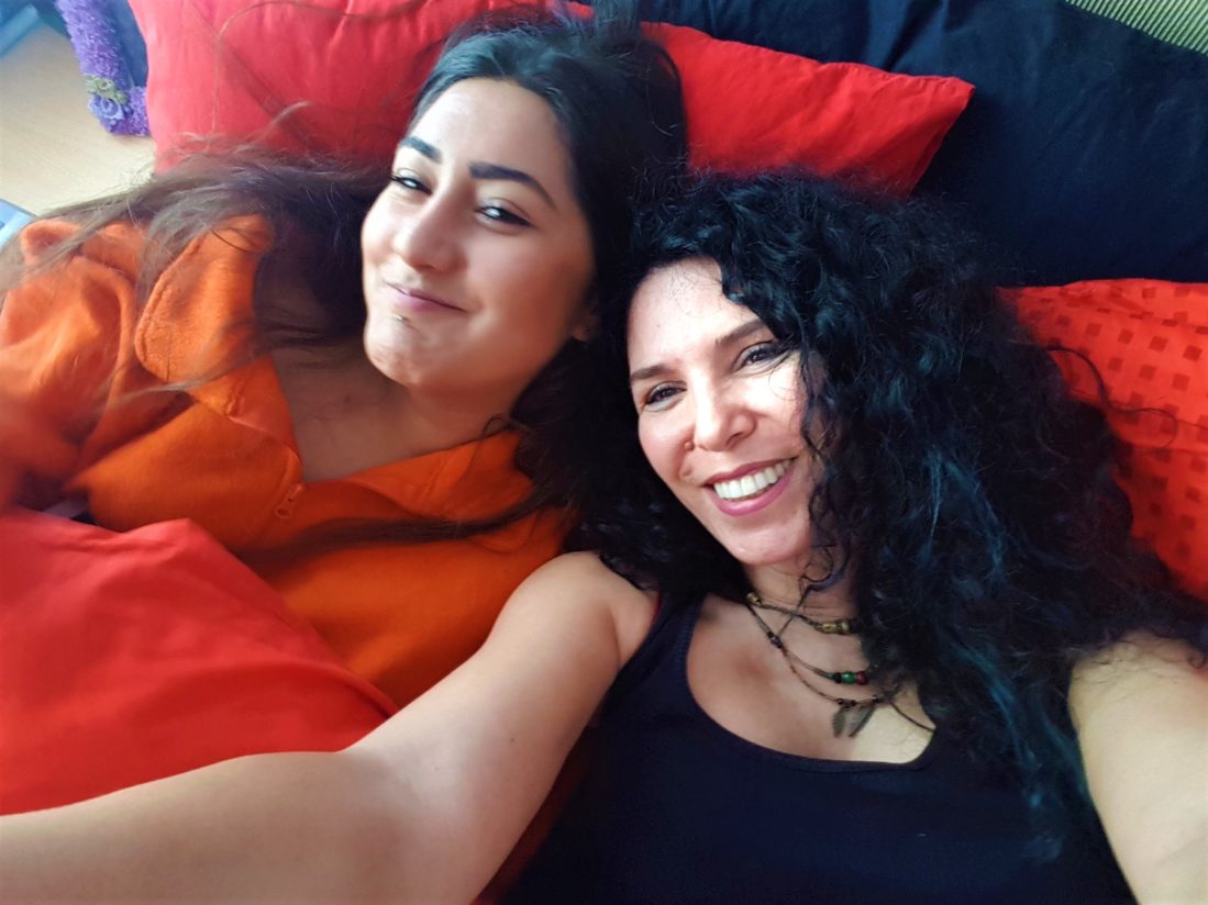 Ev kalabalık, yatacak yer yok