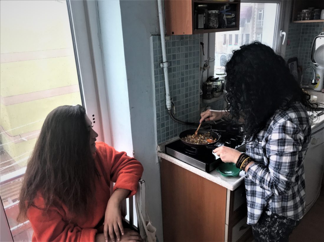 Uygunadimdoga ve Nerdesinbahar kahvaltı hazırlarsa